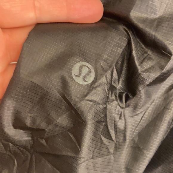 Lululemon Run With It Packable Ultra Light Water Resistant Black Size 8 - Picture 11 of 13